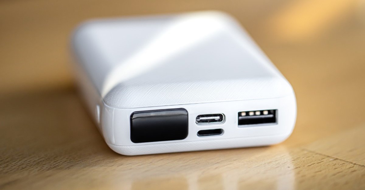Is Coolnut Lithium Mini Power Bank Worth Buying?
