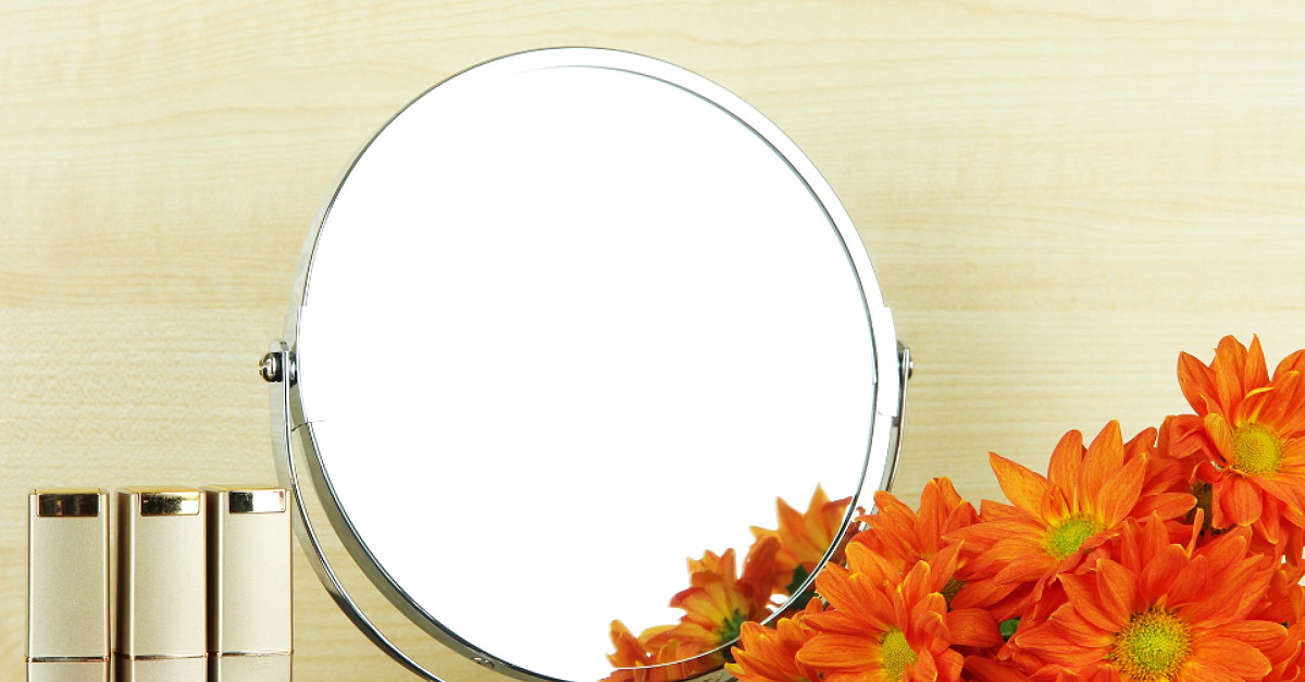 Is Round Makeup Mirror With Led Light Worth Buying?